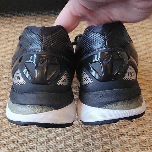 Asics Men's Black and Gray Athletic Shoes Gel Nimbus 19 Size 11 - Picture 2 of 10